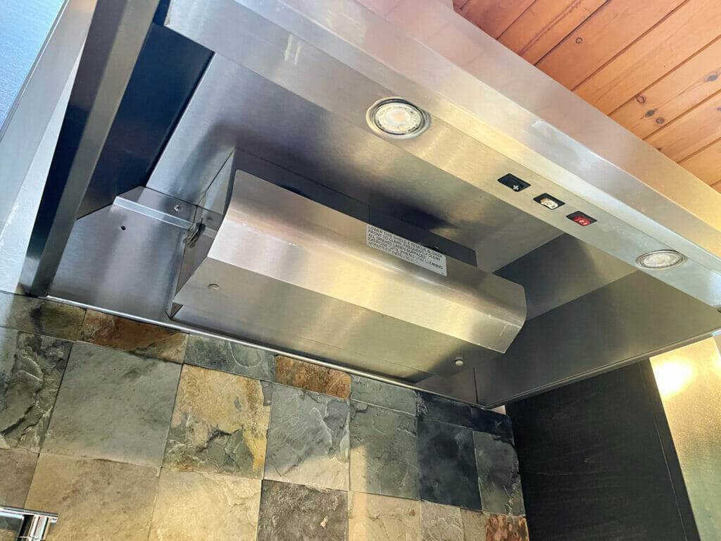 A kitchen hood in Santa Clara with a stainless steel surface that's easy to clean using the Master Clean method.